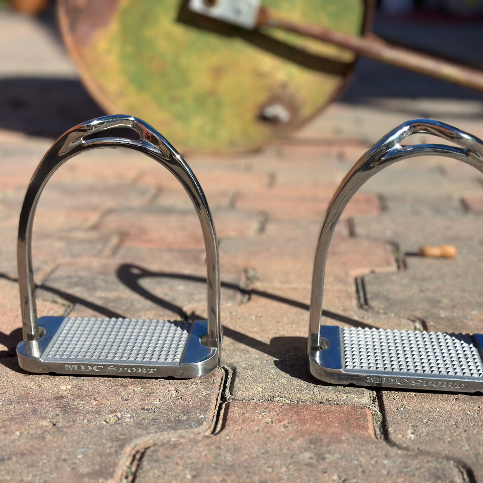 MDC NEW MDC ’S’ Super Safety Stirrup with Patented ’S’ Technology Top 45 degrees, Traditional Sides with Safety Release, Wide Aluminum Treads