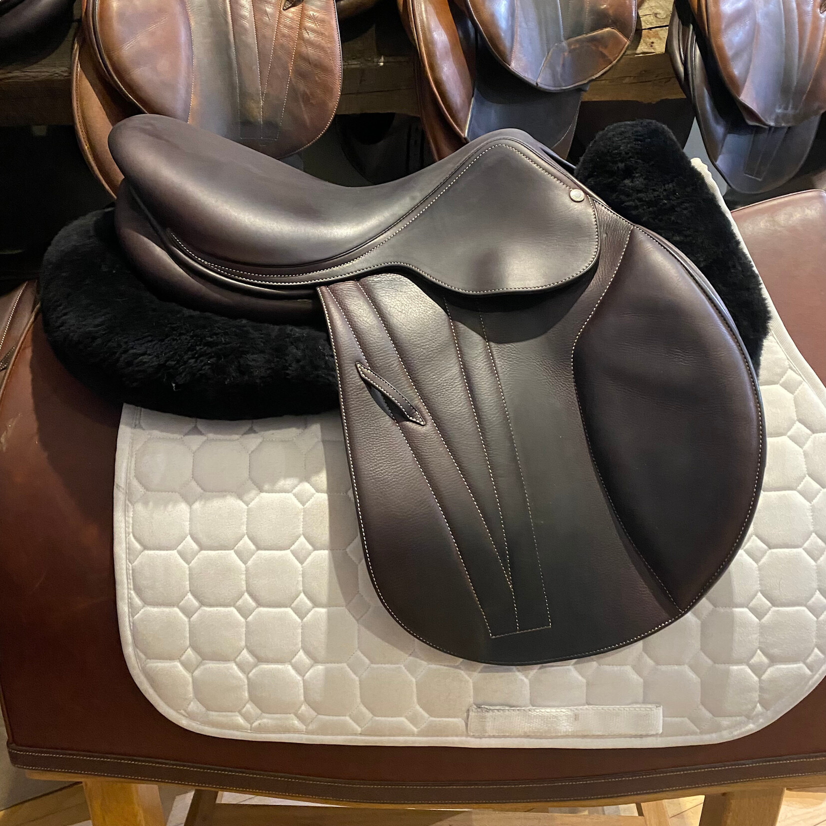 Butet #22 21789 Consigned Butet Jumping Saddle  Integrated Premium, L (Half-Deep Seat) 2.25L Flap, 17.5" Cachou, MOS Panel F B A E- T, STD Tree, includes Butet cove