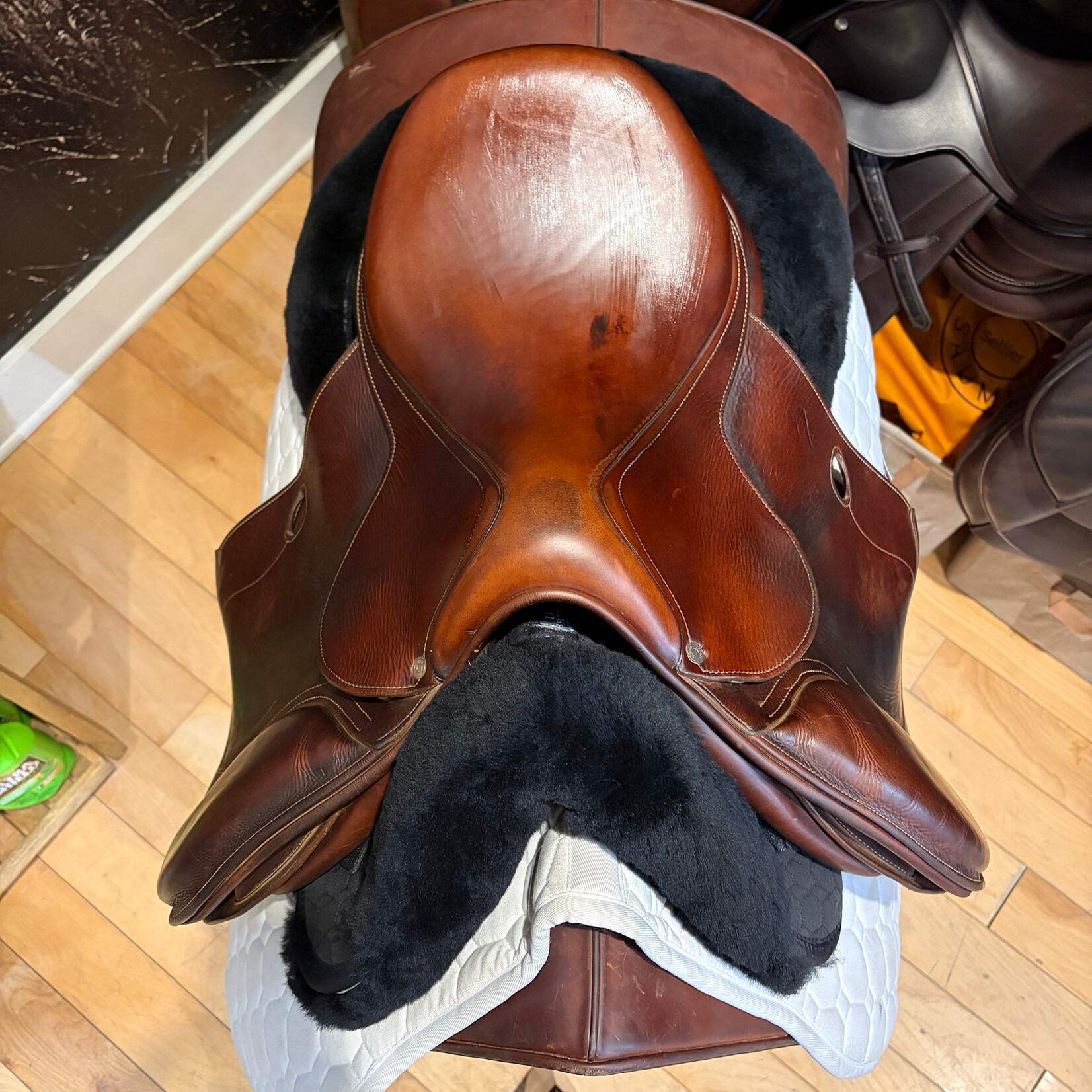 #19 1832 Consigned Antares Connexion Jump Saddle, 16" Seat, 1 NB Flap (Straighter Flap), Medium Wide Tree