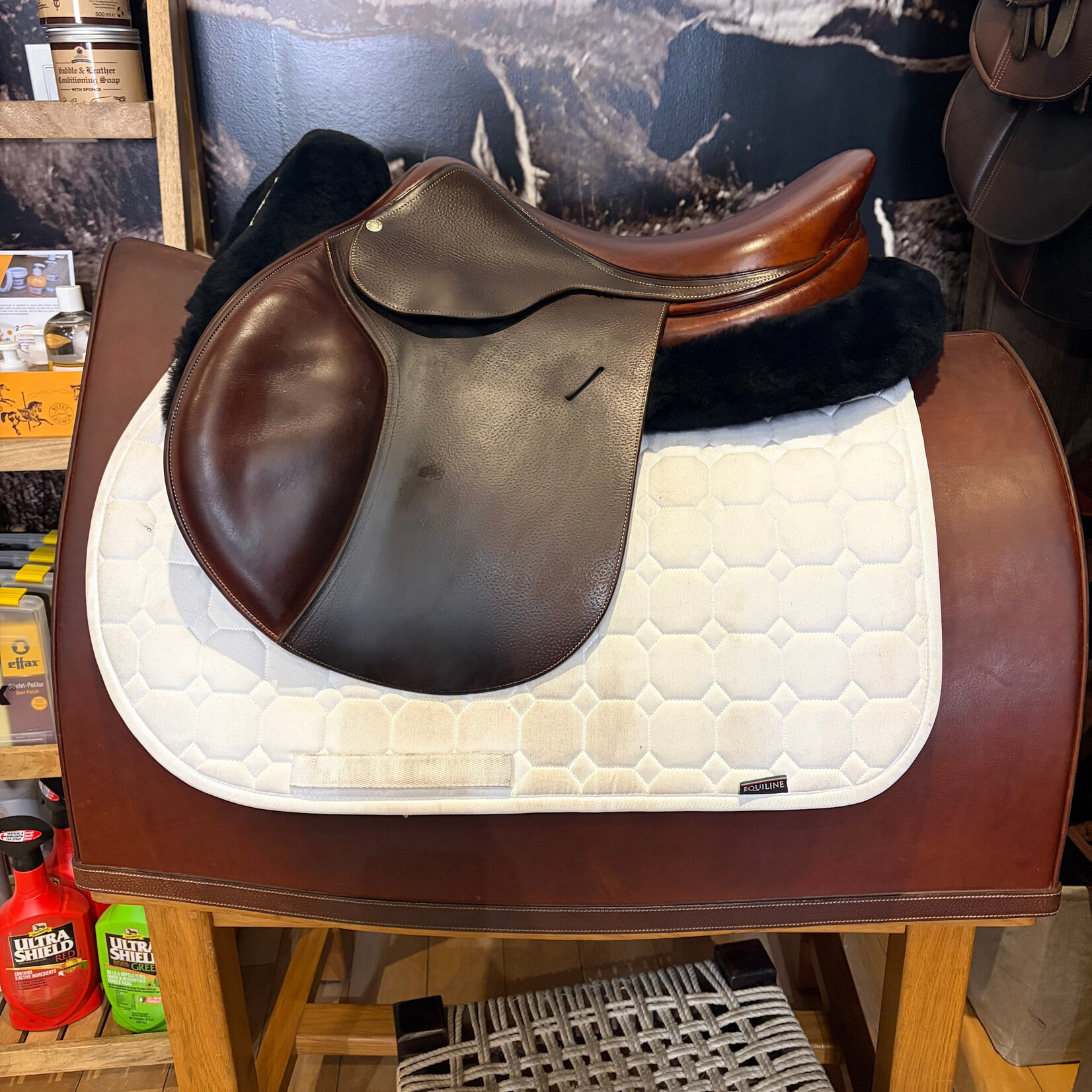 Butet #06 1086 Consigned Butet Jumping Saddle, Grained, 17" C (Deep Seat), 2.25 Flap, WIDE TREE, A & ESP Panels, Gold