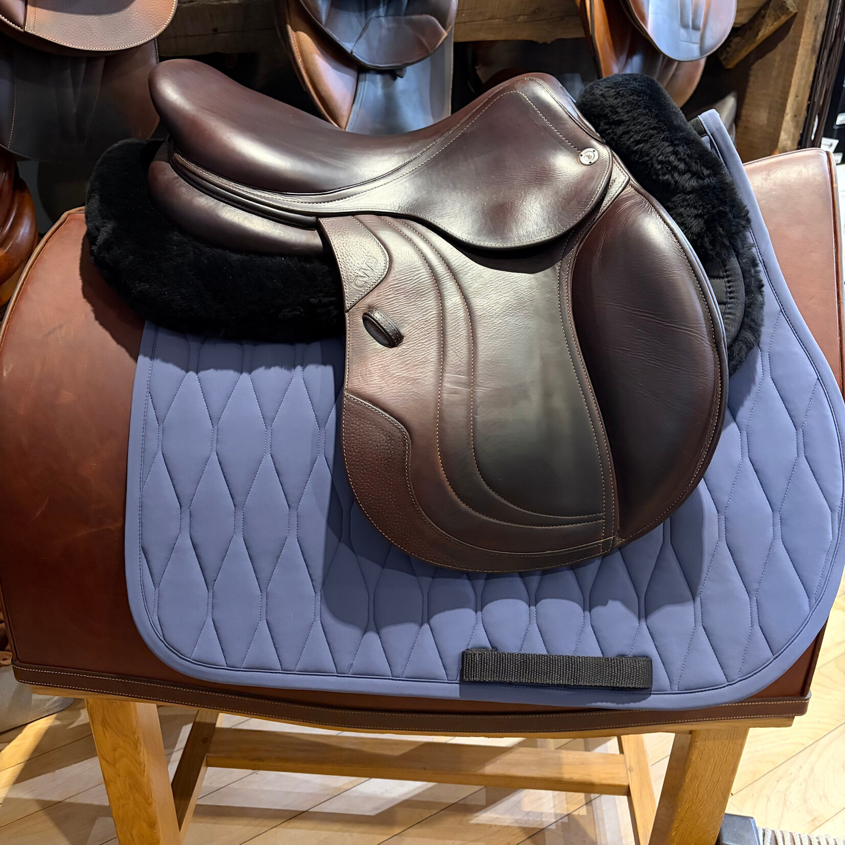 CWD #23 109378 Consigned CWD SE01 Saddle 17.5" TC Seat (Flat Seat) 2LH (Straight/Hunter) Flap, PA & RT panels , includes CWD cover