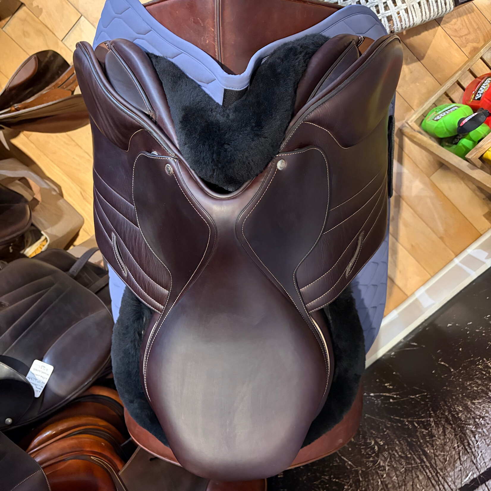 Butet #23 25316 Demo Butet Jumping Saddle Non Integrated Premium, 18", P (Flat) Seat, 3 Flap, Cachou, STD tree, A+ DTFA Panels, Includes Butet Cover