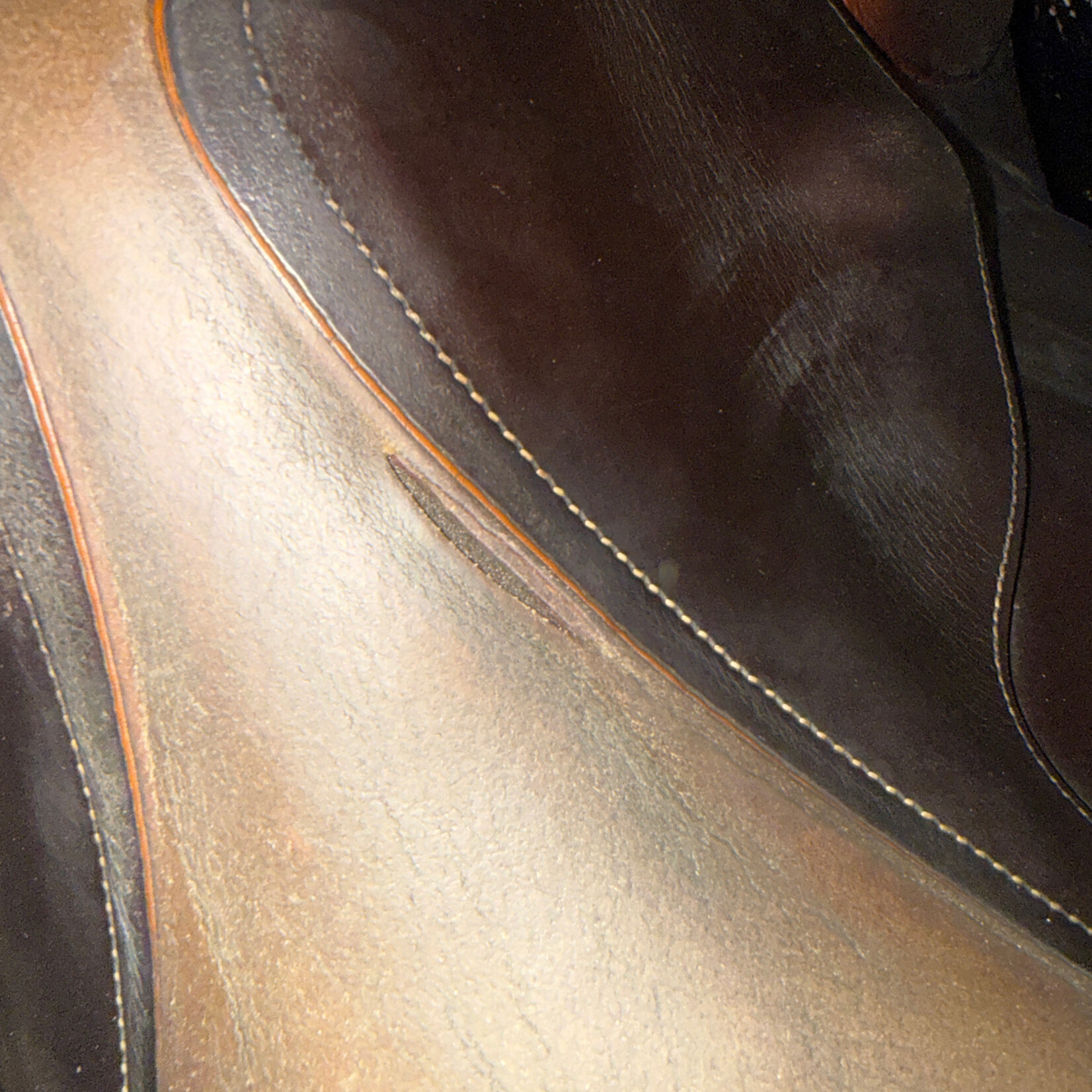 Butet #210 02 Consigned Butet, Grained, 18" P (Flat Seat), 2 Flap, Standard Non-Integrated Panels, STD TREE, Gold 2 Front Blocks, no cover