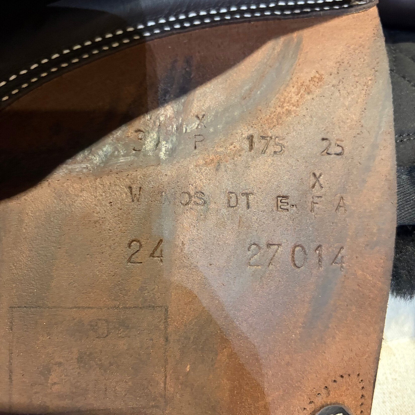 Butet #24 27014 Demo Butet Jumping Saddle Integrated Premium, P (Flat) Seat 3 Flap Cachou 17.5"  EXTRA WIDE TREE, DT E- FVRIG, A Panels