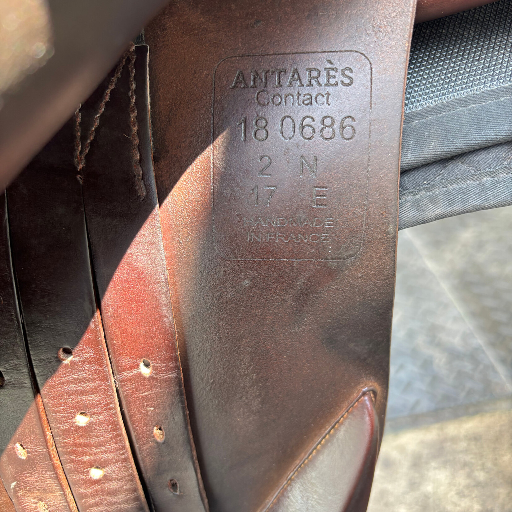 antares #18 0686 Consigned Antares Saddle, 17" seat, 2N flap dot to dot measures 4.5", no cover