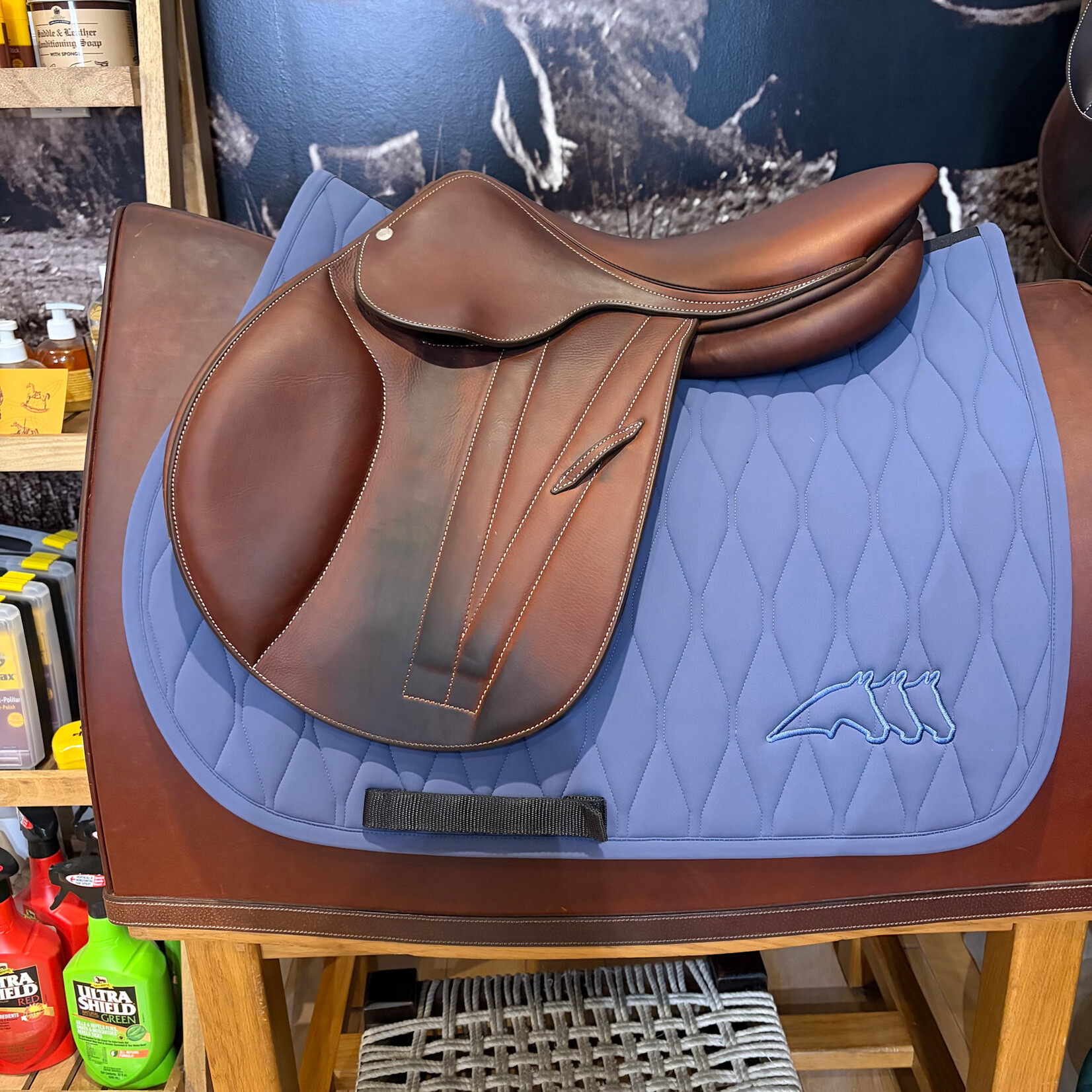 Butet #25 30074 Demo Butet Butet Jumping Saddle Integrated Premium, P (Flat) Seat, 1.5 Flap, Gold, 16", WIDE TREE, DFA Panels,  includes Butet Cover- LIKE NEW