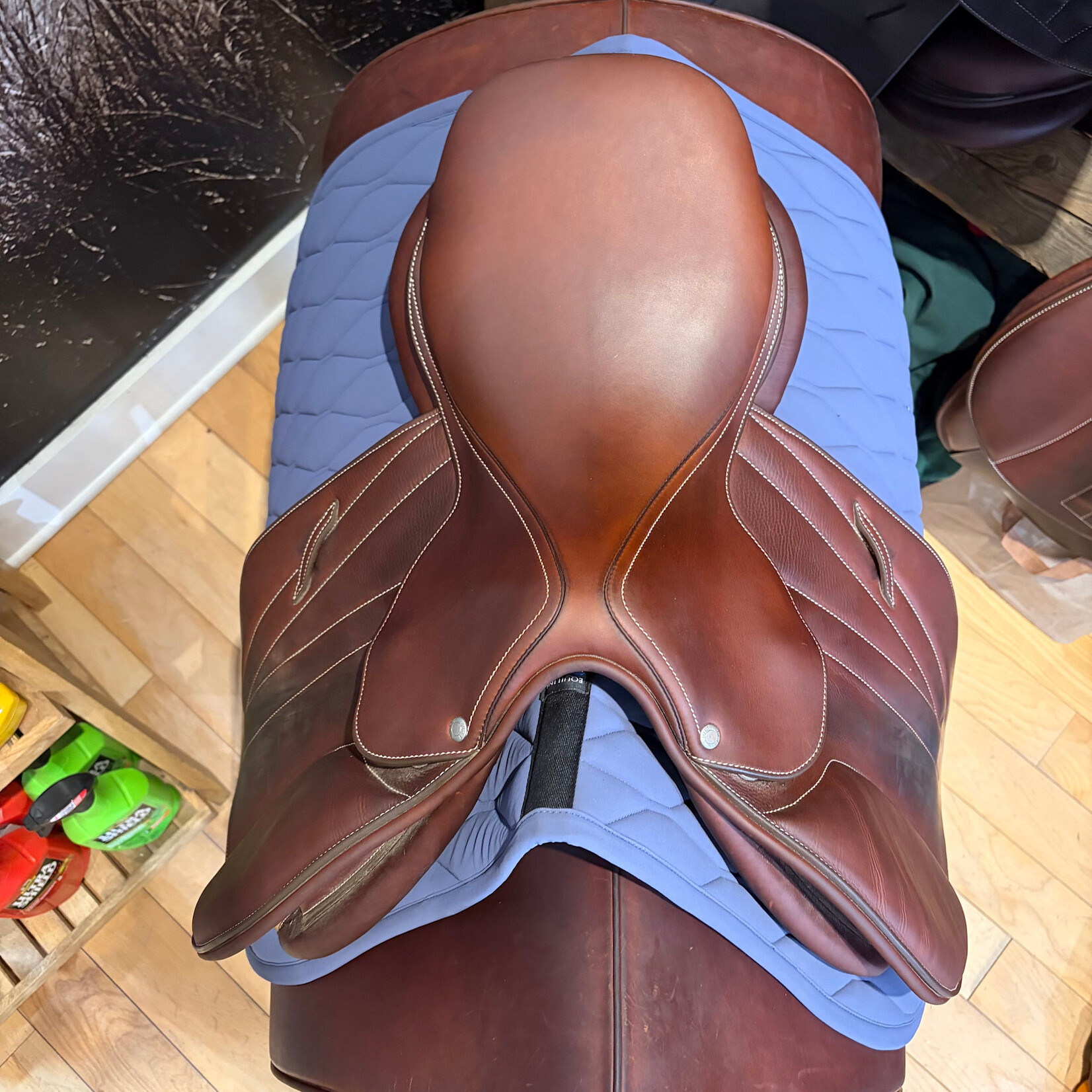 Butet #25 30074 Demo Butet Butet Jumping Saddle Integrated Premium, P (Flat) Seat, 1.5 Flap, Gold, 16", WIDE TREE, DFA Panels,  includes Butet Cover- LIKE NEW