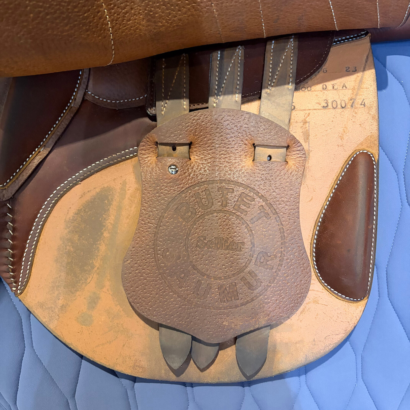 Butet #25 30074 Demo Butet Butet Jumping Saddle Integrated Premium, P (Flat) Seat, 1.5 Flap, Gold, 16", WIDE TREE, DFA Panels,  includes Butet Cover- LIKE NEW