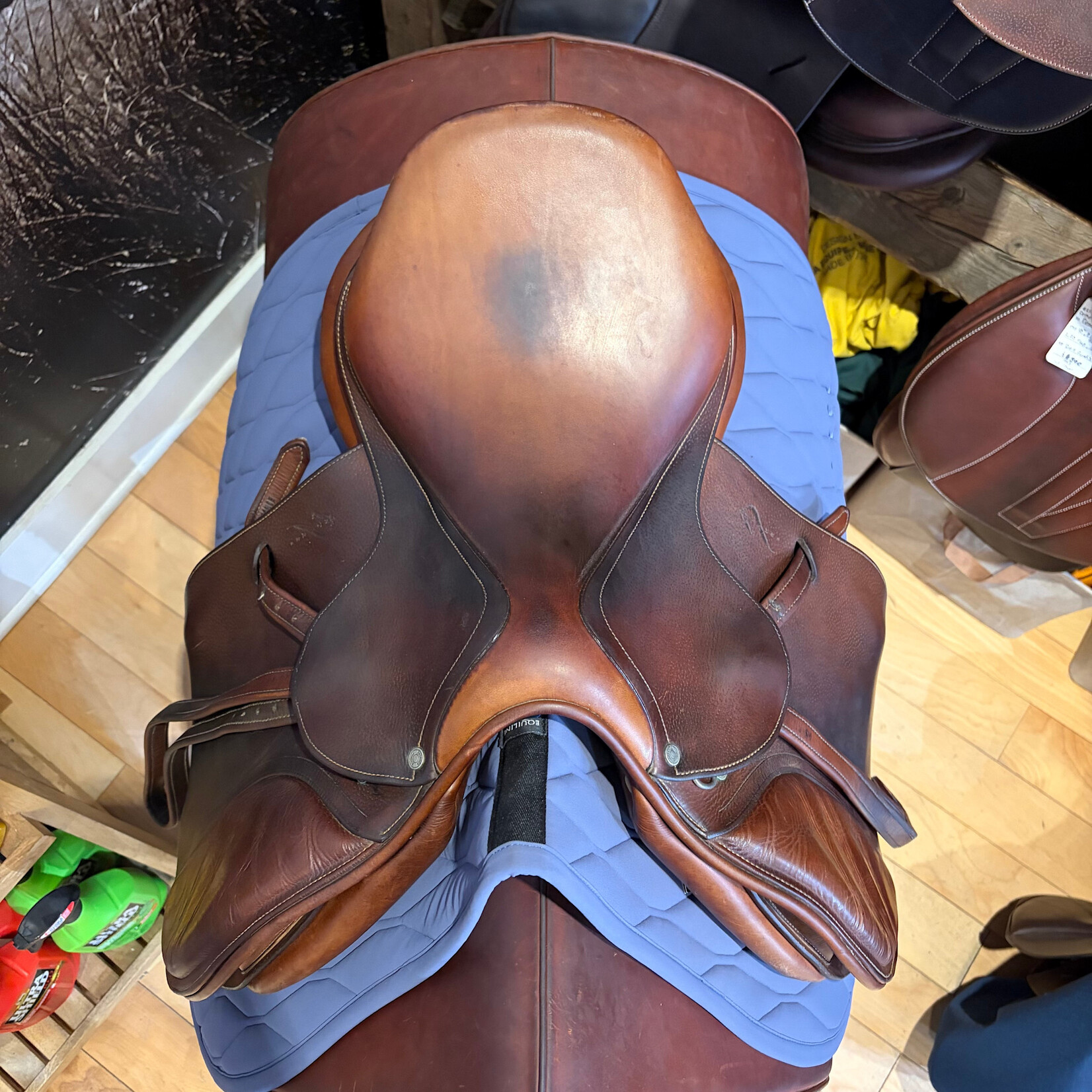 antares #09 1466 Consigned Antares Jumping Saddle, 17" SC (half-deep seat), 2N Flap, L Tree (WIDE), includes Antares Cover & Stirrup Leathers