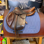 antares #09 1466 Consigned Antares Jumping Saddle, 17" SC (half-deep seat), 2N Flap, L Tree (WIDE), includes Antares Cover & Stirrup Leathers