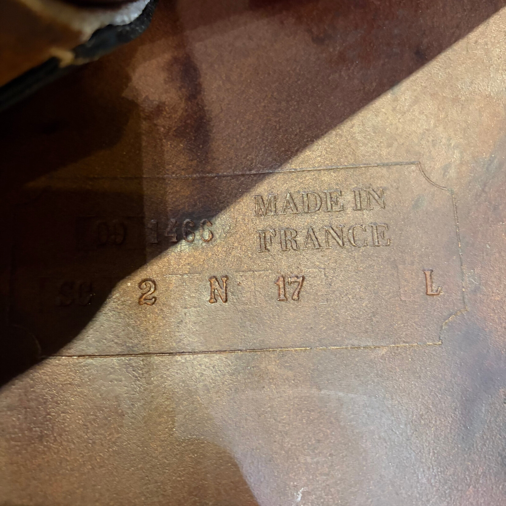 antares #09 1466 Consigned Antares Jumping Saddle, 17" SC (half-deep seat), 2N Flap, L Tree (WIDE), includes Antares Cover & Stirrup Leathers