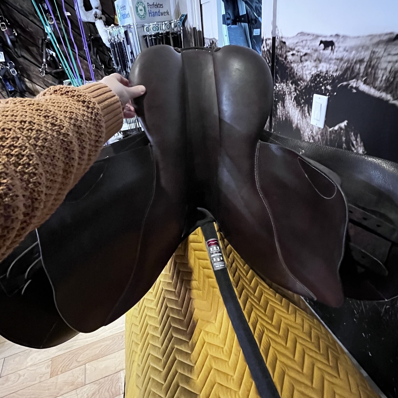 Butet #20 17578 Consigned Butet, Premium, 17" L (Semi Flat Seat), 2L (long) Flap, FBGT Panel, STD TREE, Cachou, includes cover