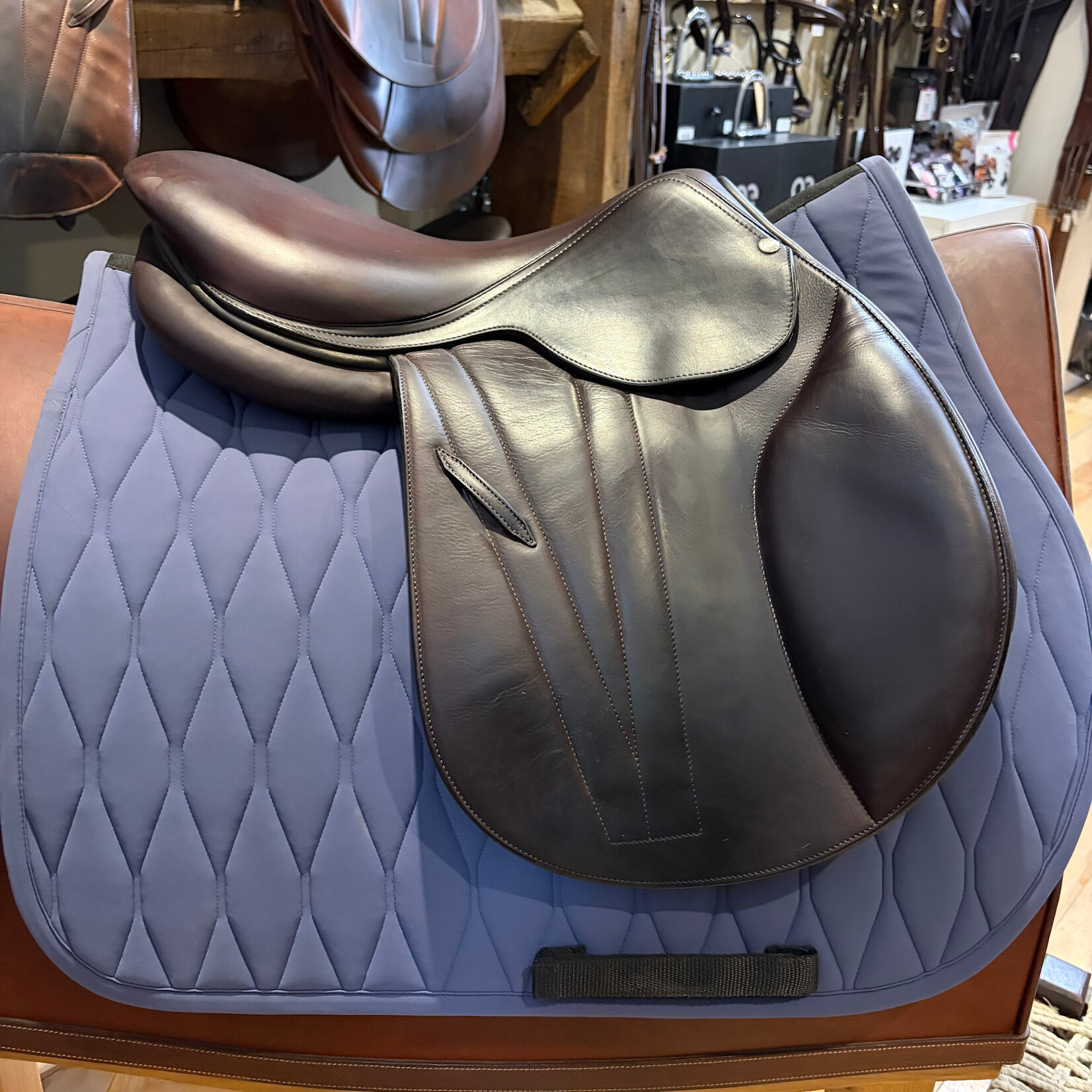 Butet #25 29274 Demo Butet Jumping Saddle Integrated Premium, 16.5", P (Flat) Seat, 2. Flap, D E- F A Panels, Cachou, WIDE tree, includes Butet Cover
