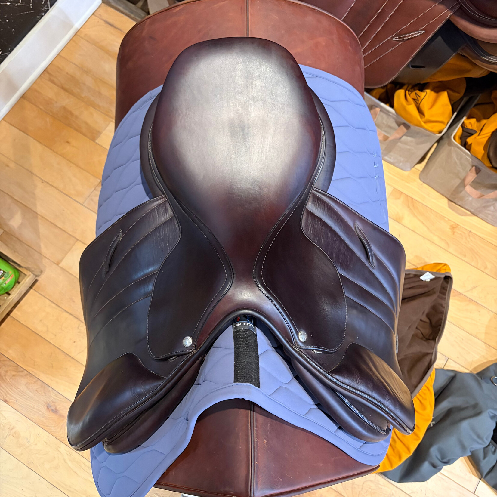 Butet #25 29274 Demo Butet Jumping Saddle Integrated Premium, 16.5", P (Flat) Seat, 2. Flap, D E- F A Panels, Cachou, WIDE tree, includes Butet Cover