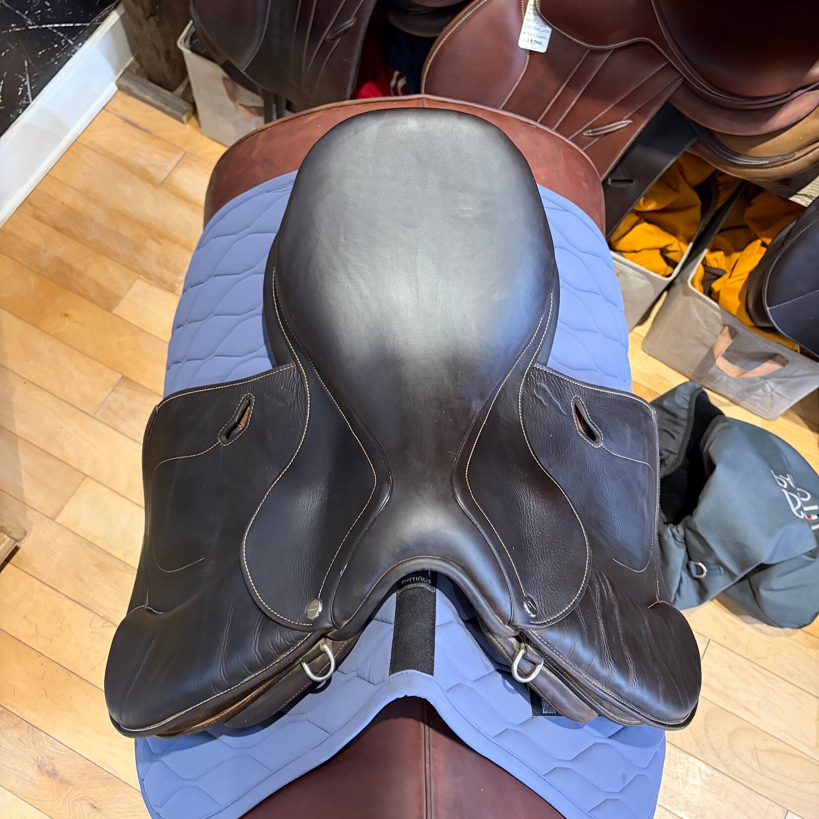 antares #25 2102 Consigned Antares Extra Contact Jumping Saddle, Full Buffalo Leather, 16.5", 2NB Flap (Straighter), STD Tree, includes Antares Cover