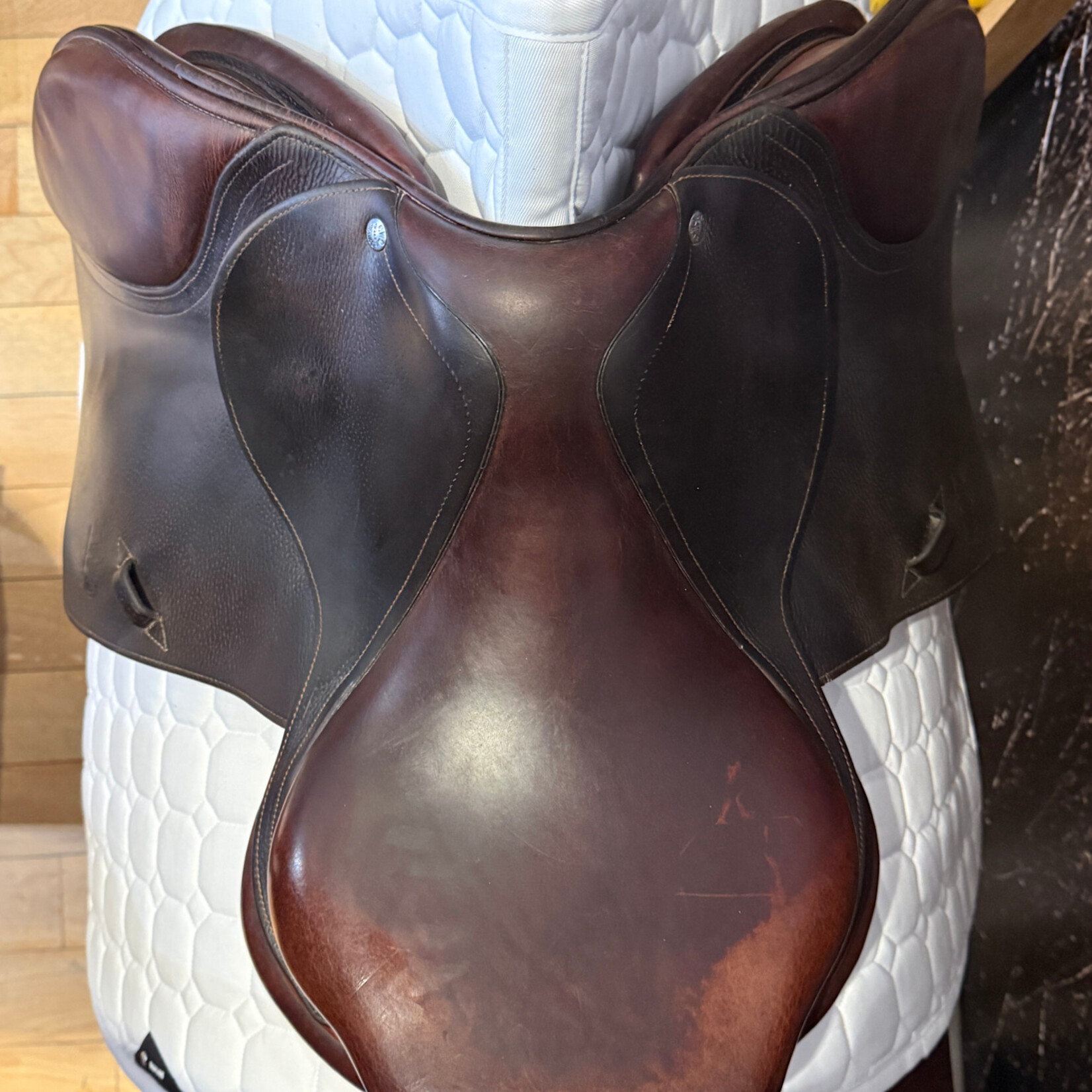 CWD #13 23429 Consigned CWD SE01 Saddle 16.5" TC Seat (Flat) 2L Flap, PA (less fill) RT (cut back at shoulders), includes CWD cover