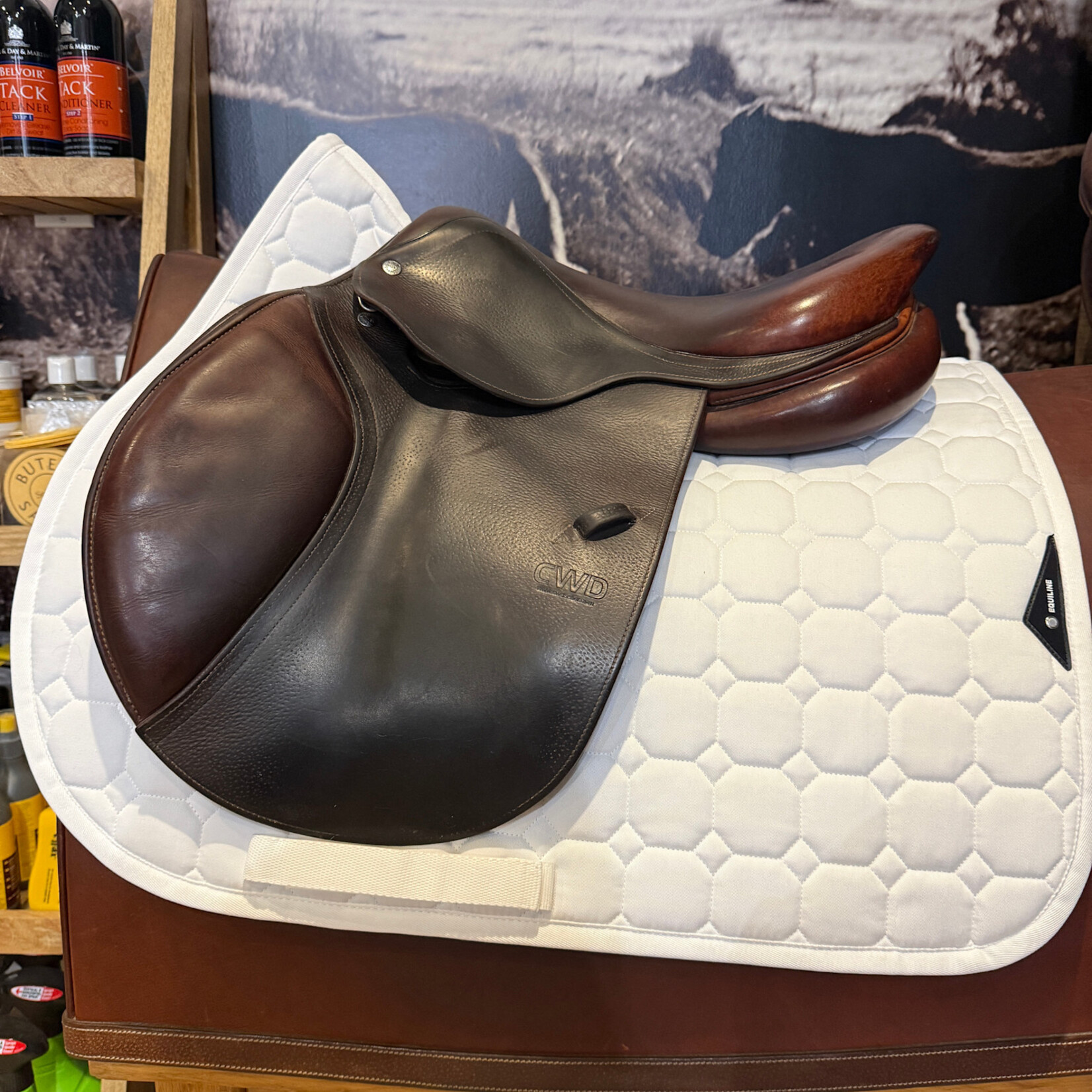 CWD #13 23429 Consigned CWD SE01 Saddle 16.5" TC Seat (Flat) 2L Flap, PA (less fill) RT (cut back at shoulders), includes CWD cover