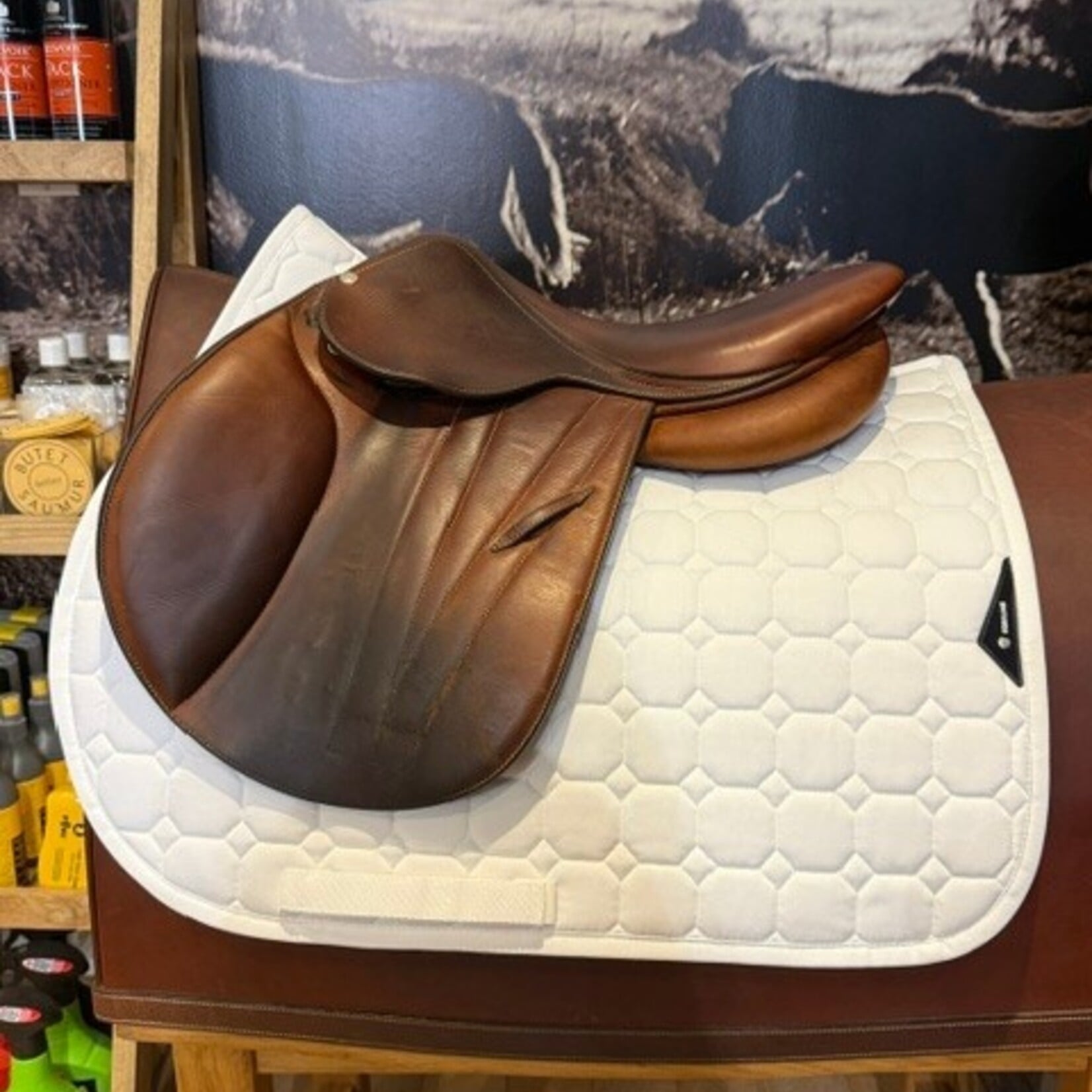 Butet #22 22745 Demo Butet Premium Jumping Saddle, 16" P Flat seat, 1.5 flap, WIDE Tree, A+DF panel, Standard Frotn & Rear Blocks, Gold, calfskin padded flap and seat