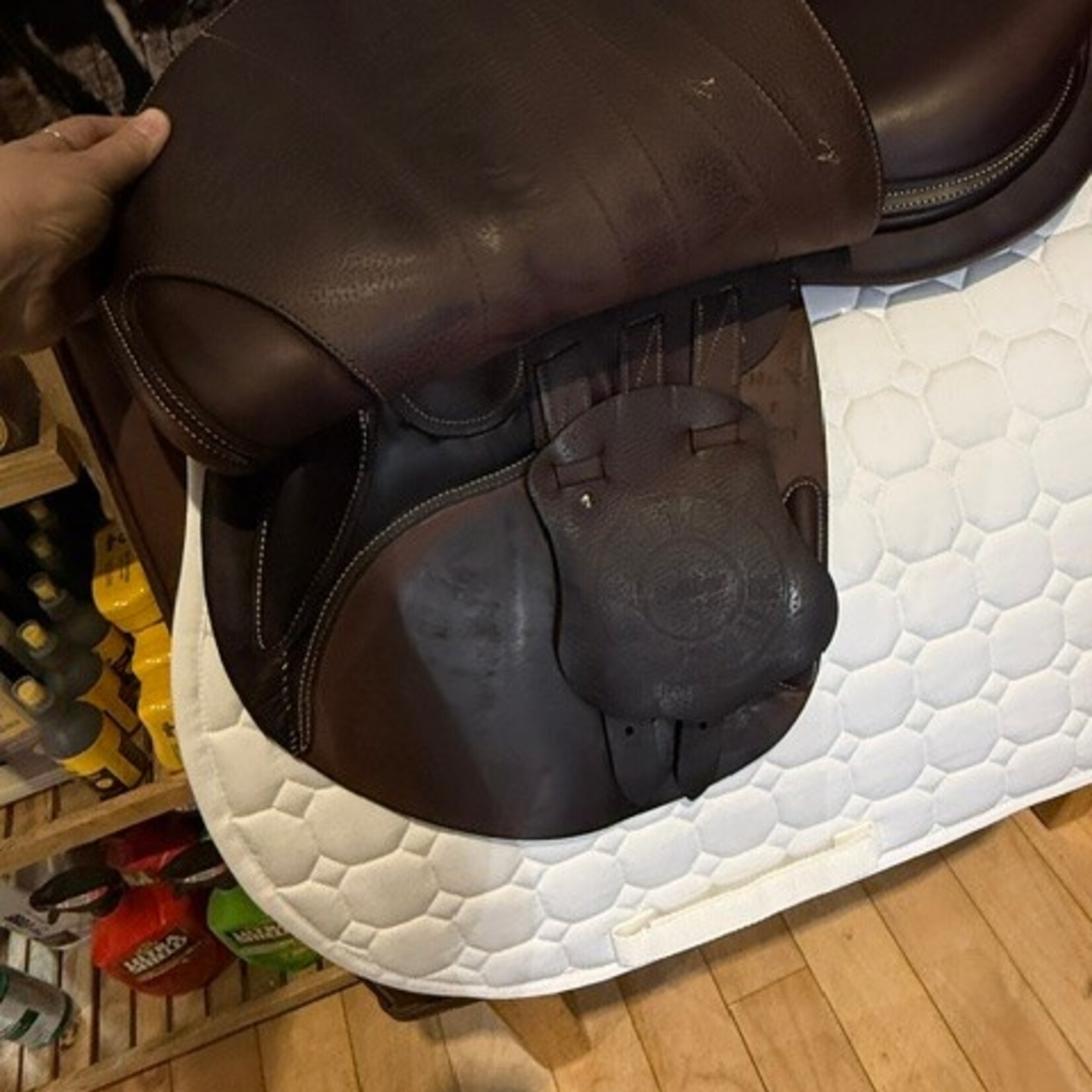 Butet #25 28761 Demo Butet Premium Jumping Saddle, 17" L Flat seat, 1.75 flap, STD Tree, BDF Integrated panel, Standard Front & Rear Blocks, Cachou, calfskin padded flap and seat, includes Butet cover