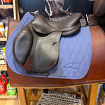 #21 2575 Consigned Antares Connexion Jump Saddle, 17" Seat, 2 NB Flap (Straighter Flap), Standard Tree, includes Antares cover