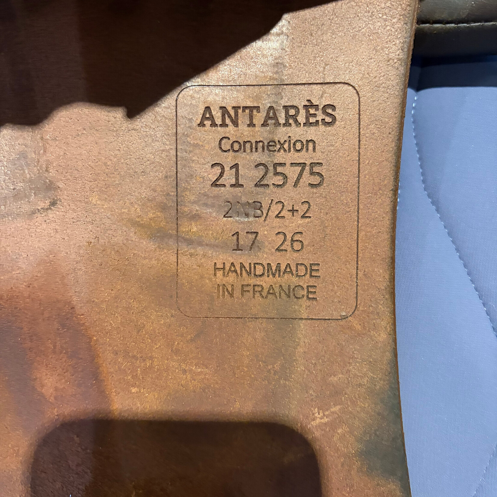 #21 2575 Consigned Antares Connexion Jump Saddle, 17" Seat, 2 NB Flap (Straighter Flap), Standard Tree, includes Antares cover