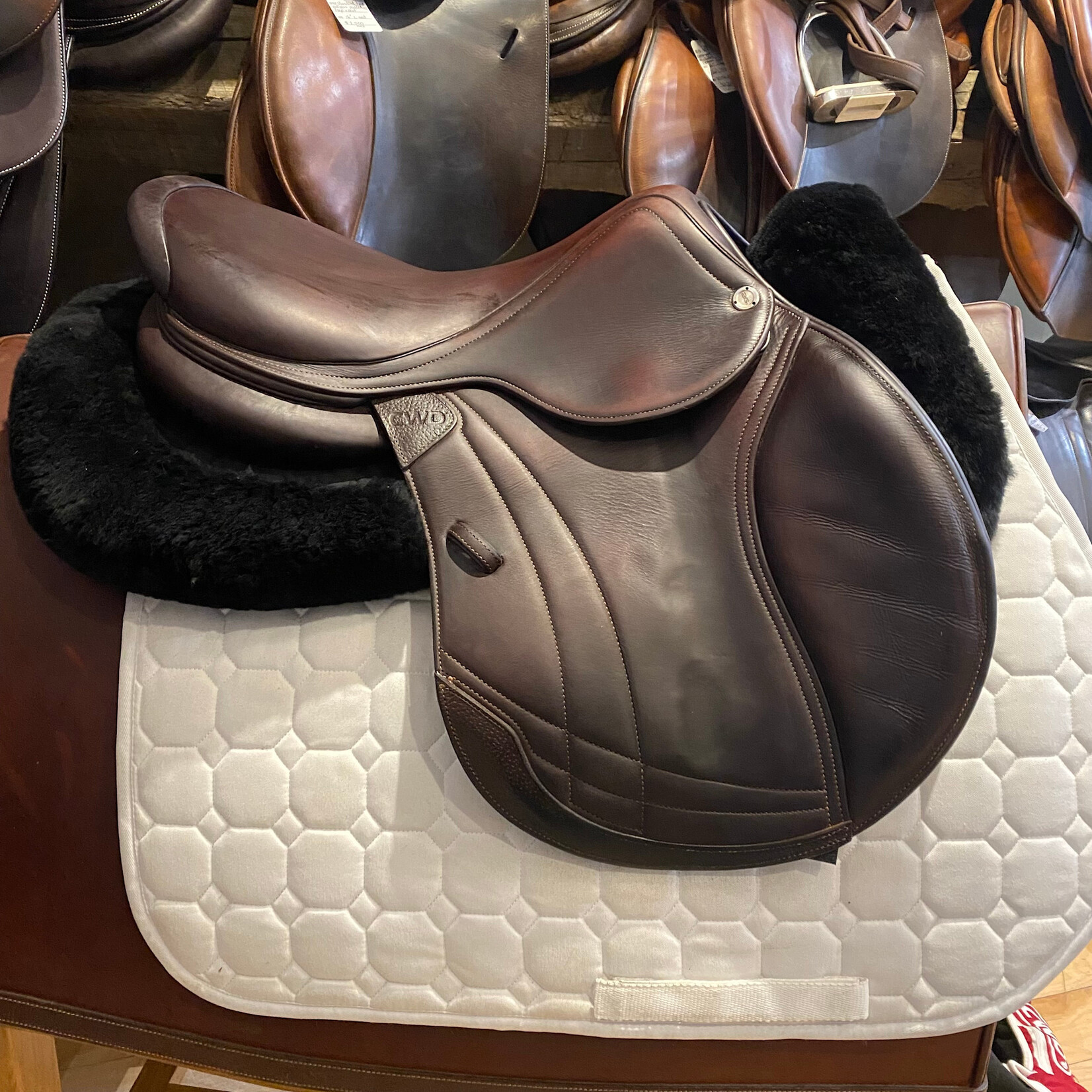 CWD #20 81349 Consigned CWD 2GS Hunter Mademoiselle Saddle Dynamick injected carbon-Kevlar tree 17.5", 2CH Flap, PA & RT Panels, includes CWD cover