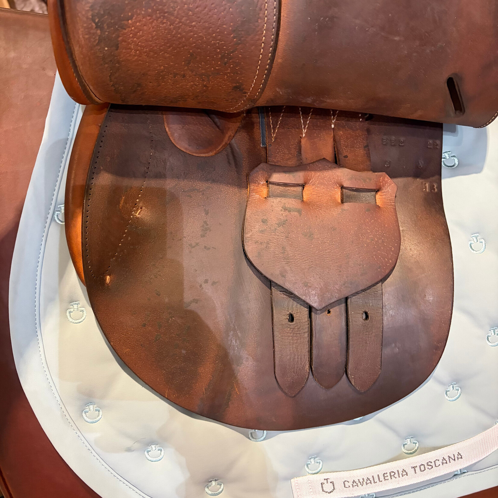 Butet #13 1205 Consigned Baby Butet Jumping Saddle Grained, 14.5” Seat, BB2, 0 Flap, A Panel, Gold, STD tree