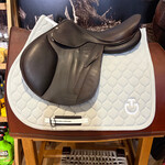 Butet #21 19189 Consigned Butet Jumping Saddle, Integrated Premium, 17.5" M (Semi Deep Seat), 2.5C (Fwd Short) flap, STD TREE, MOU Foam Panels, Cachou, no cover