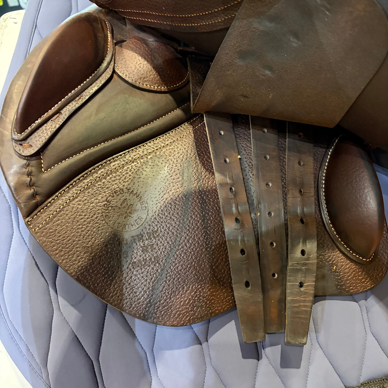 CWD #21 90218 Consigned CWD SE02 17" TR Seat (Half Deep), 2C Flap, Medium Tree measuring 4" dot to dot, Includes CWD cover & Flexon Stirrups and 3/4" leathers