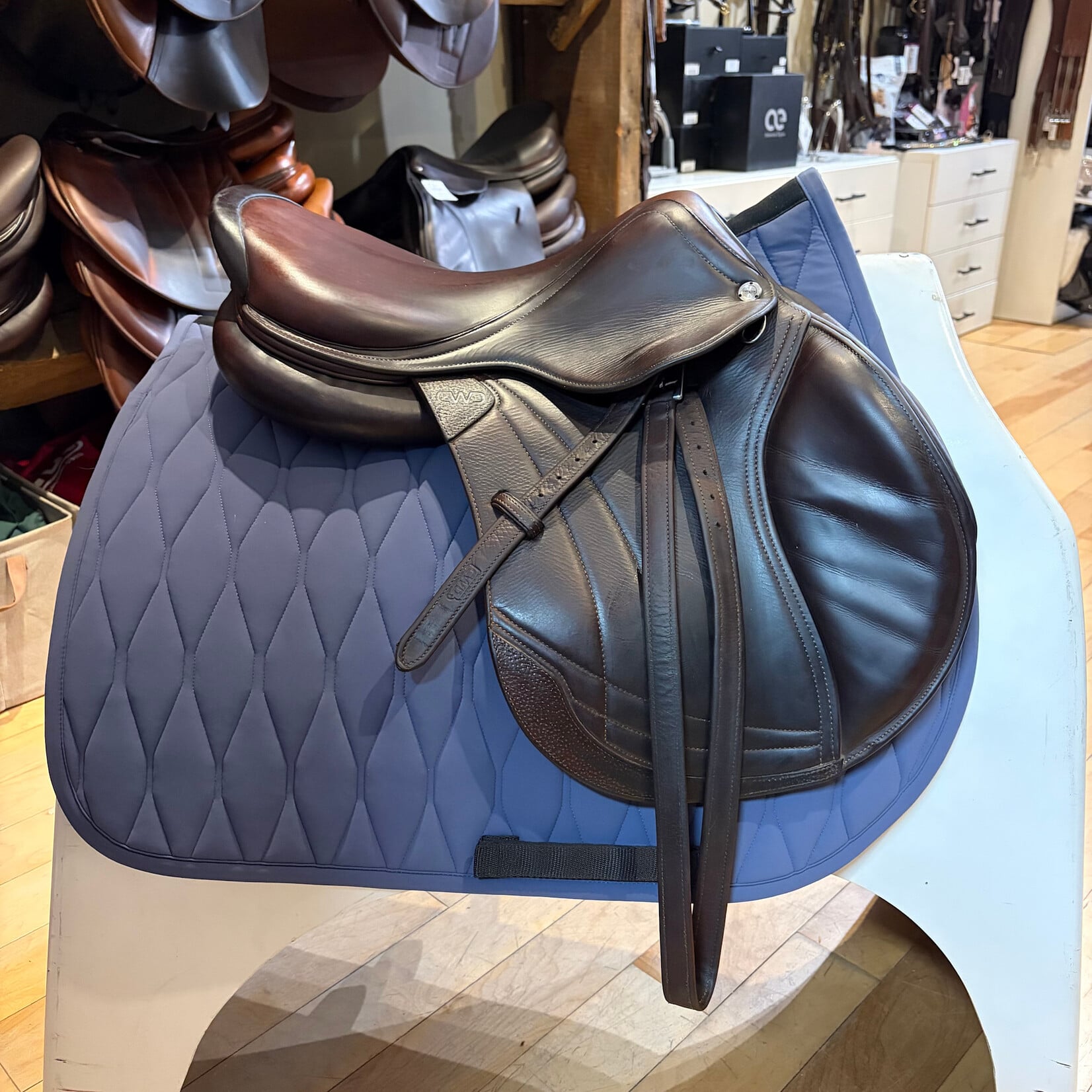 CWD #22 96635 Consigned CWD 2GS Hunter Mademoiselle Saddle w/ Dynamick Tree 17",  2CH Flap, PA & RT+ Panels, STD Tree, Includes CWD Stirrup Leathers & CWD cover