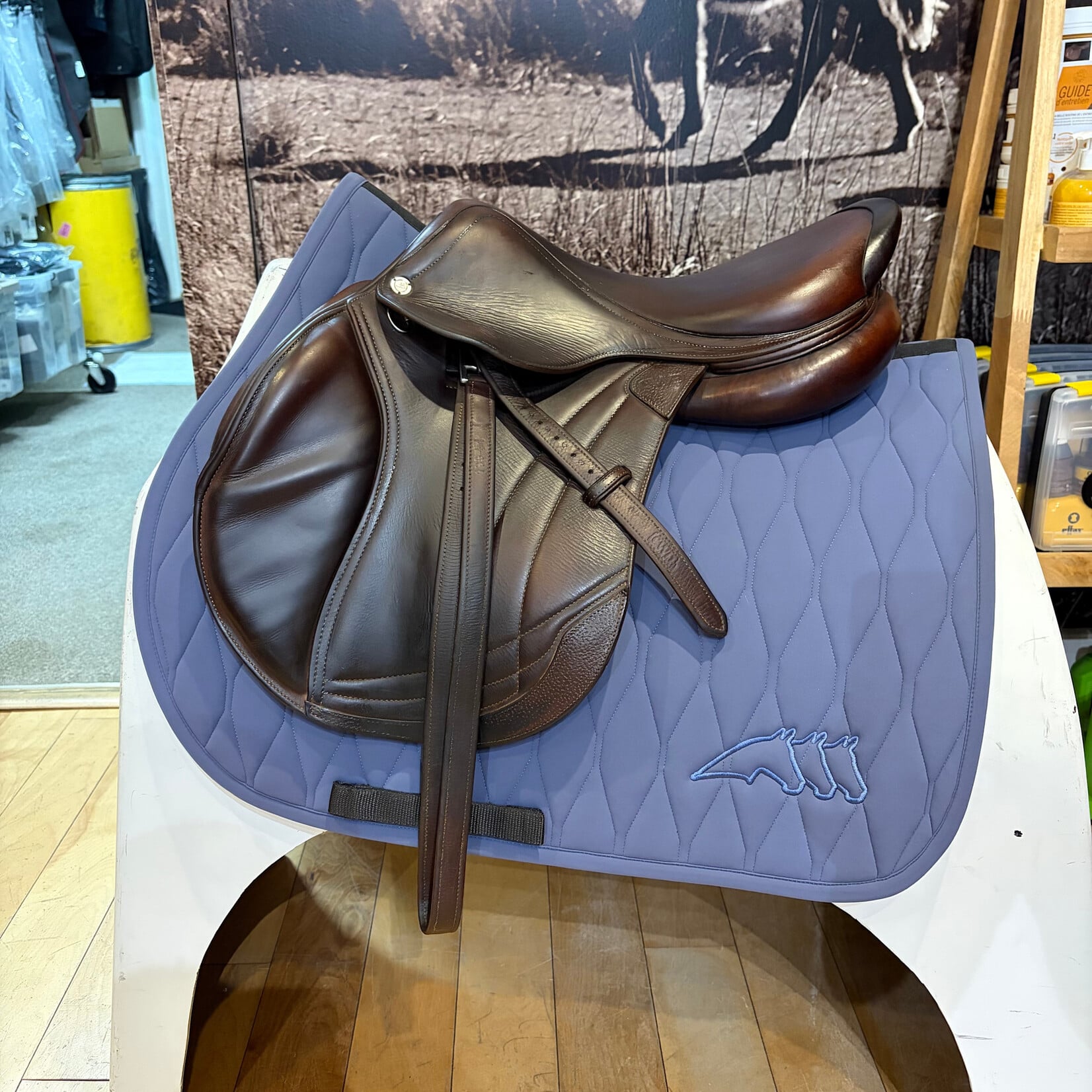 CWD #22 96635 Consigned CWD 2GS Hunter Mademoiselle Saddle w/ Dynamick Tree 17",  2CH Flap, PA & RT+ Panels, STD Tree, Includes CWD Stirrup Leathers & CWD cover