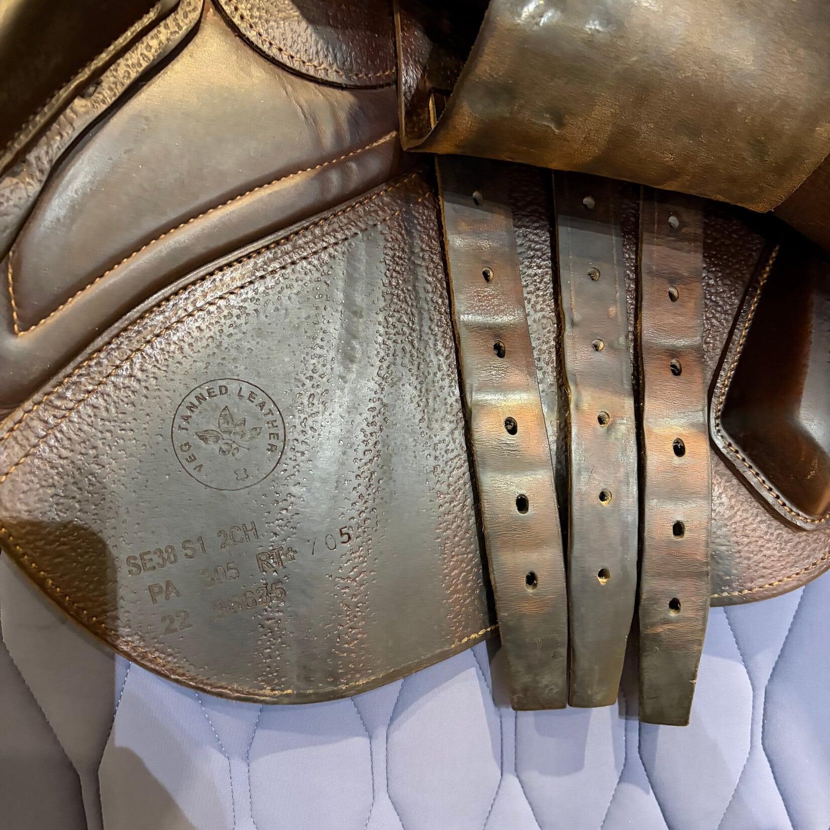 CWD #22 96635 Consigned CWD 2GS Hunter Mademoiselle Saddle w/ Dynamick Tree 17",  2CH Flap, PA & RT+ Panels, STD Tree, Includes CWD Stirrup Leathers & CWD cover