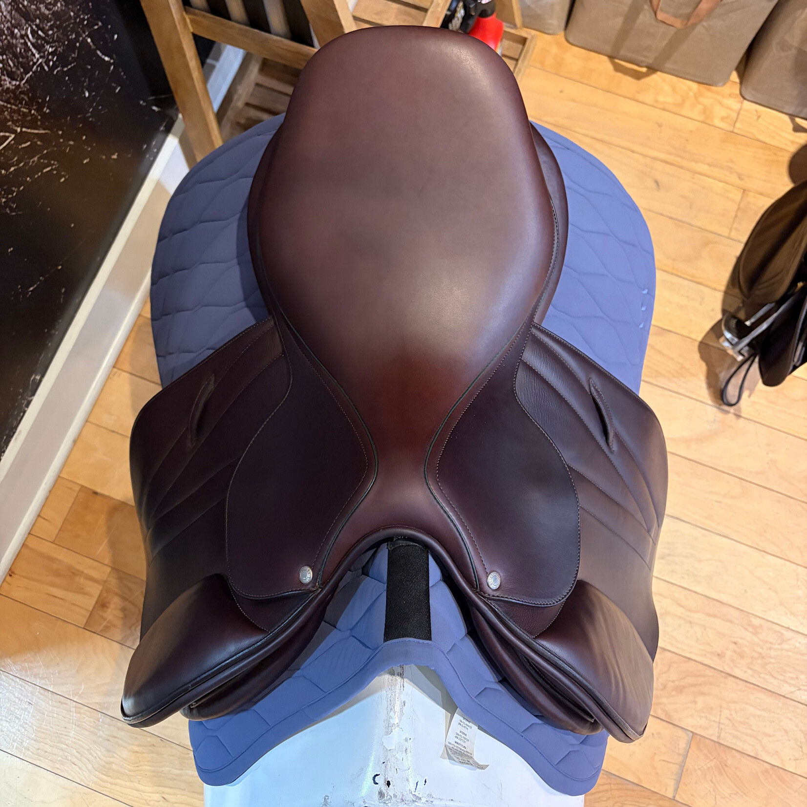 Butet #22 22015 Demo Butet Jumping Saddle Integrated Premium, L (Half-Deep Seat) 2 Flap, 17.5", Cachou w/ Hunter Green Pipe & Seat Stream, WIDE, D+ F A E- Panels, includes Butet cover - LIKE NEW