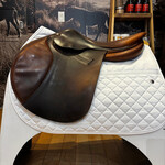 Butet #17 661 Consigned Butet Jumping Saddle Grained, Standard Non-Integrated Panels, 18" P (Flat), 3.25 Flap, 25 seat width, 2 Standard Rear Blocks, Gold, No Cover