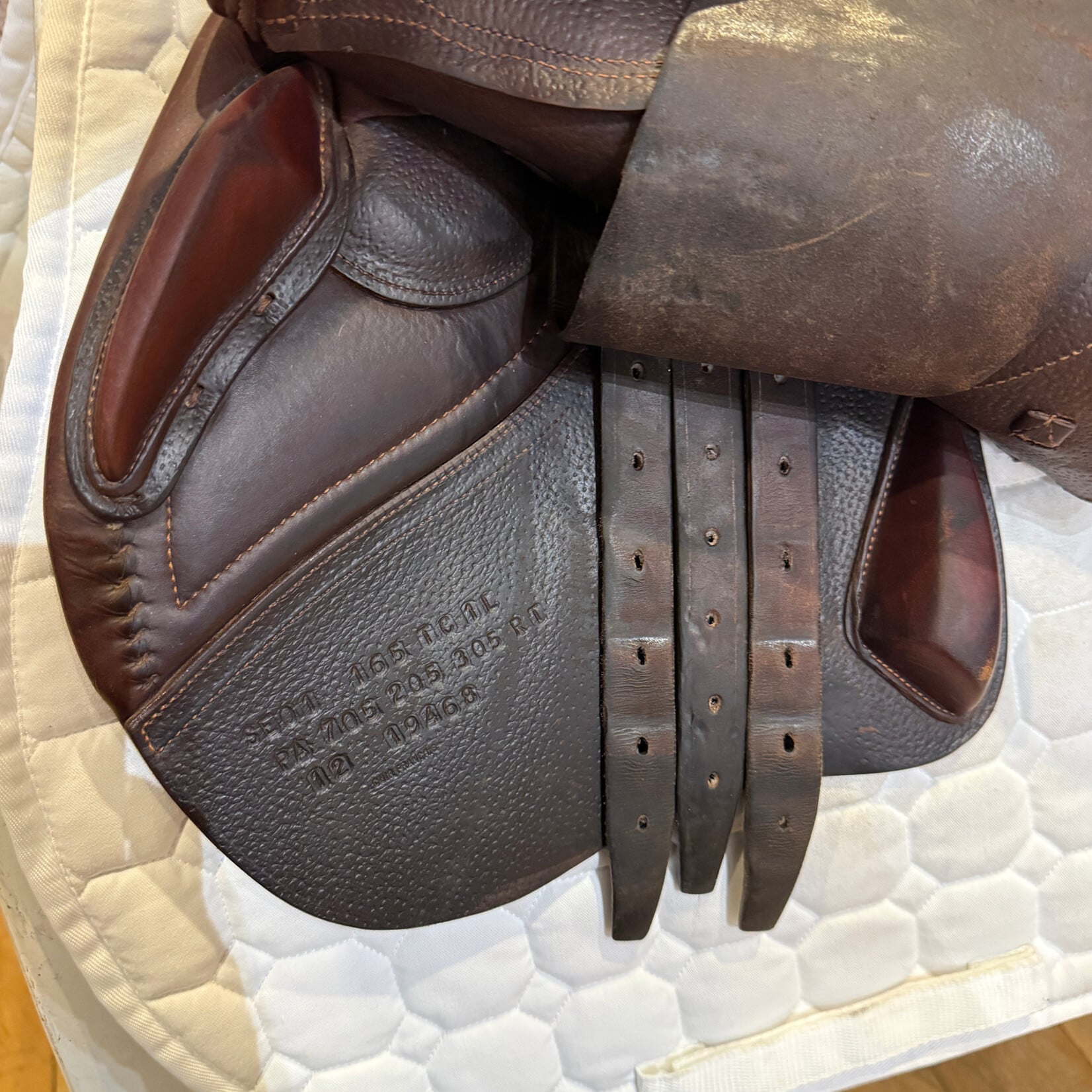 CWD #12 19468 Consigned CWD Jumping, 16.5”, SE01 TC (flat seat) with 1L (short/long) Flap, 4 blocks, regular tree, PA (less fill), RT (cut back at wither), Full Calf Covered Flaps, includes CWD cover