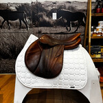 Butet #25 28938 Consigned Butet Jumping Saddle Integrated Premium, 17” P (Flat) seat, 25 cm seat width, 2.25 flap, STD Tree, BBFA MOU Foam Panels, Gold