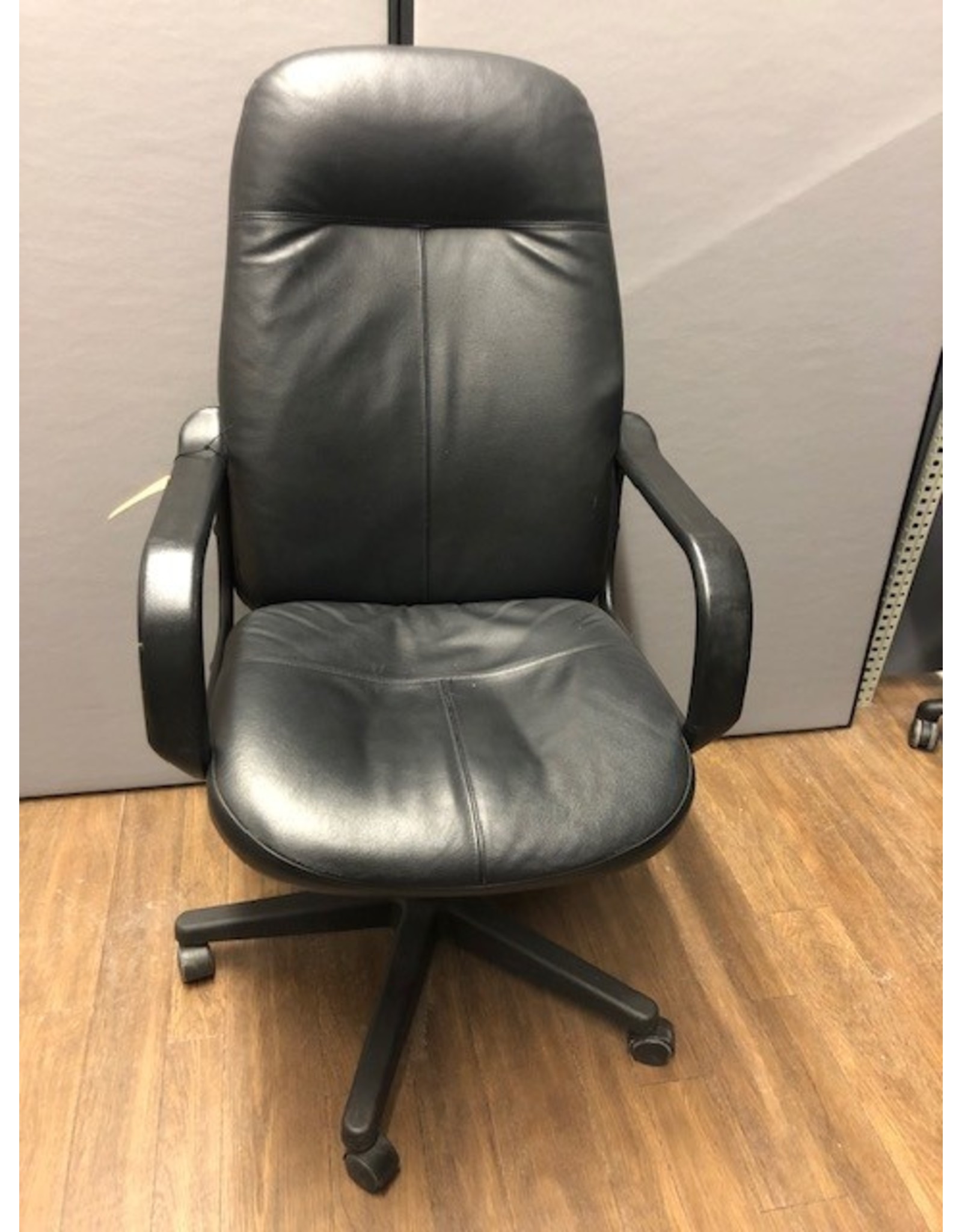 Black Vinyl Boardroom Chair