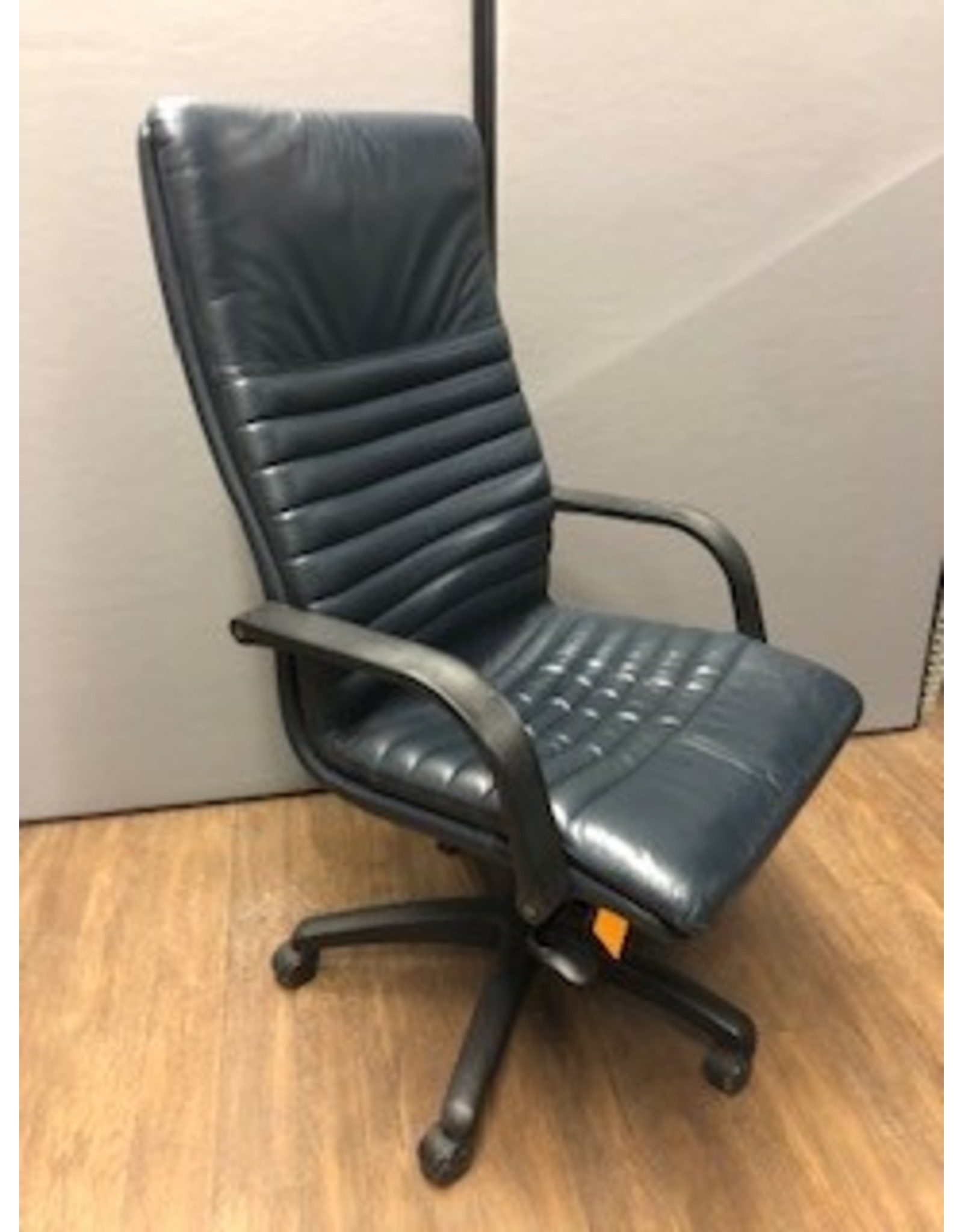 Used Nienkamper Highback Leather Chair