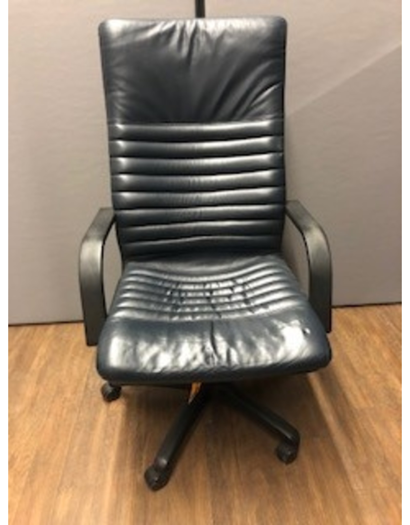 Used Nienkamper Highback Leather Chair