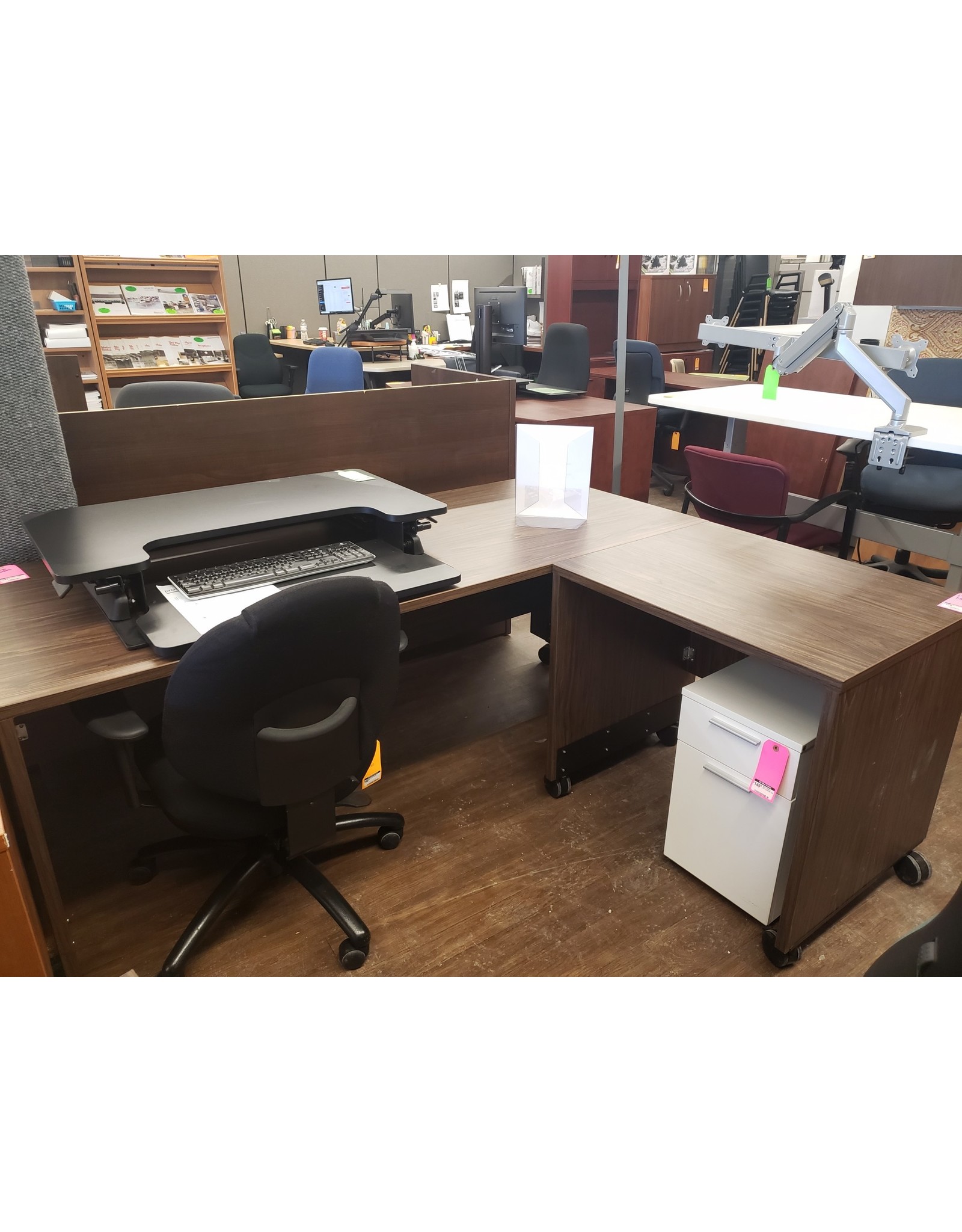 L-Shape desk on castors- walnut