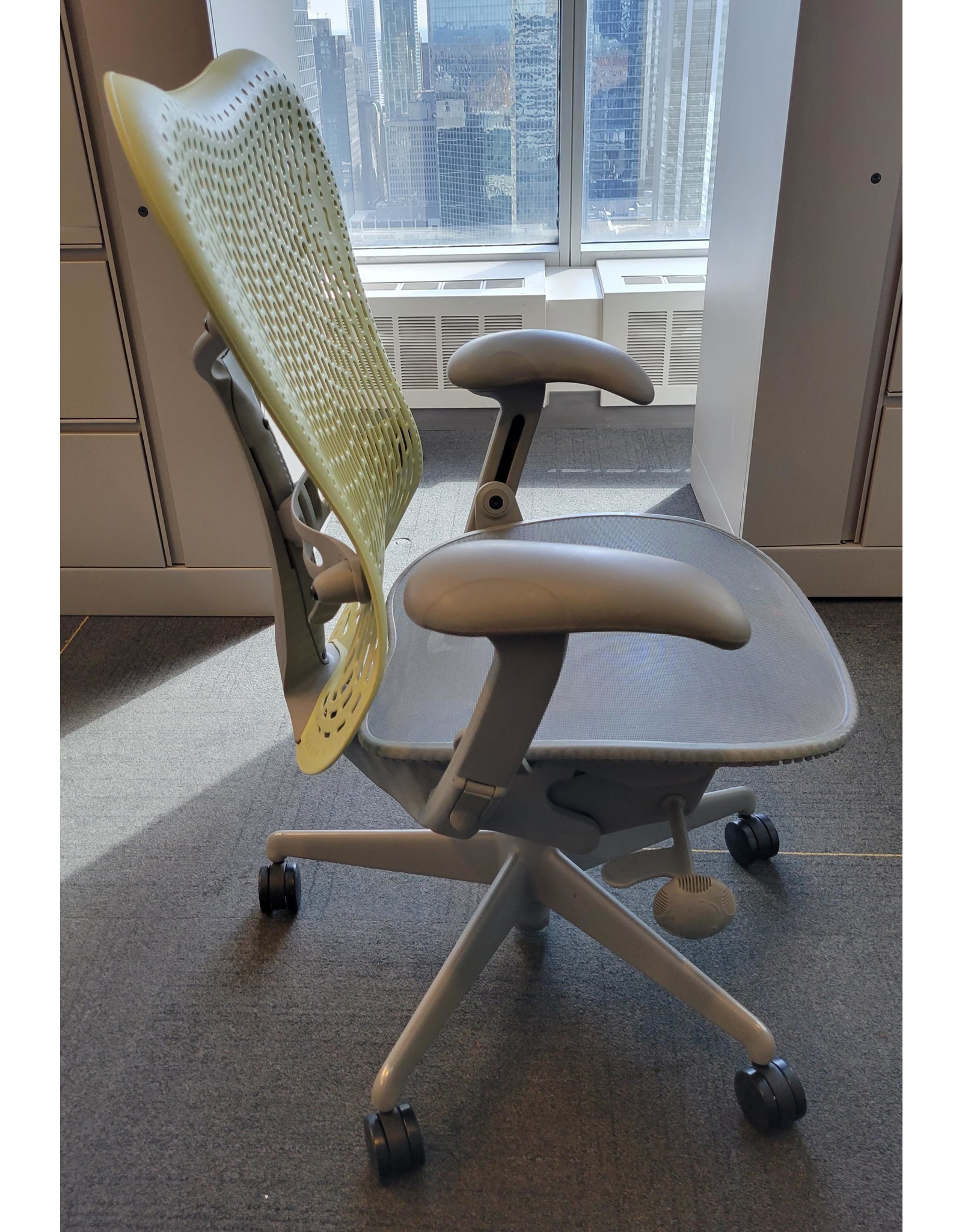 Herman Miller Mirra