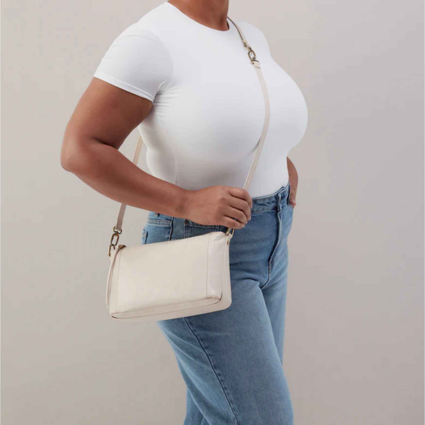 HOBO HOBO - Darcy Carry-All Crossbody Pale Flax Polished Leather