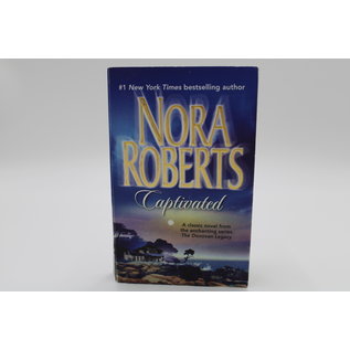 Mass Market Paperback Roberts, Nora: Captivated (Donovan Legacy #1)