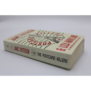 Mass Market Paperback Patterson, James and Marklund,Liza: The Postcard Killers
