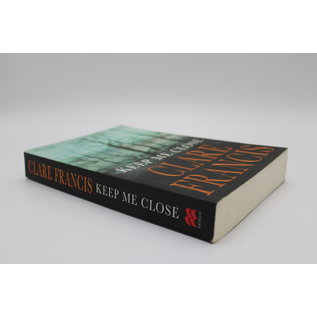 Trade Paperback Francis, Clare: Keep Me Close