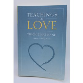 Paperback Hanh, Thich Nhat: Teachings on Love