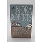 Mass Market Paperback Roberts, Nora: Holding the Dream (Dream Trilogy, #2)