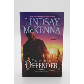 Mass Market Paperback McKenna, Lindsay: The Defender (Jackson Hole #6)