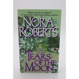 Mass Market Paperback Roberts, Nora: Tears of the Moon (Gallaghers of Ardmore, #2)
