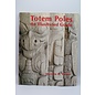 Paperback Halpin, Marjorie M: Totem Poles an Illustrated Guide
